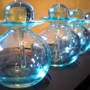 Lot de 3 Flacons en verre soufflé translucide “Made in Bali”